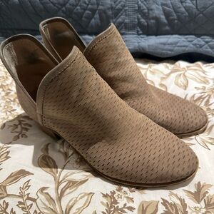 Lucky Brand Taupe/ Gray Perforated Women’s booties
Size 8